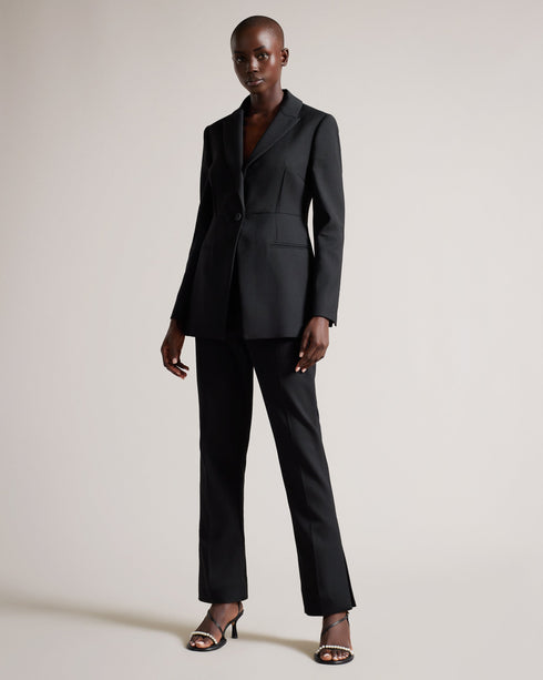 FRITTA-Jackets-The FRITTA blazer stands apart from the rest with its clean and simple design, bringing a sense of modern style to an otherwise classic item. Crafted from a soft cotton blend, it features a longline cut, a single button fastening and peaked lapel. Perfect for smart occasions, this versatile piece lends any outfit that extra edge. Blazer Longline Single button fastening Peaked lapel Pockets- Ted Baker Romania